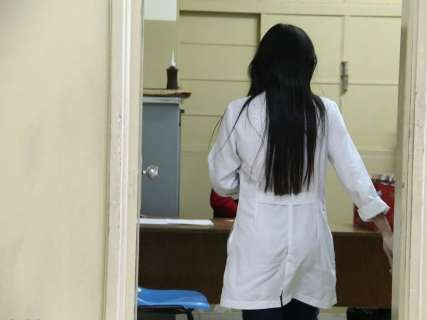 Juiz manda médicos suspenderem greve e aumenta multa para R$ 100 mil 