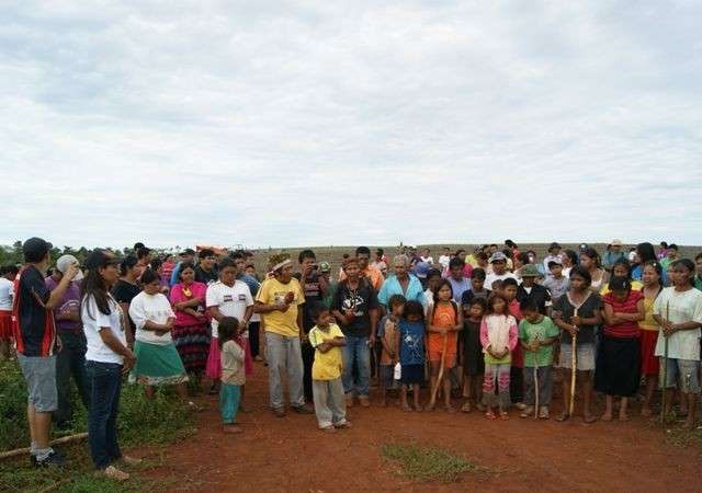Ap&oacute;s adolescente ser achado morto, &iacute;ndios invadem fazenda