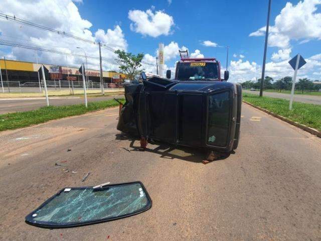 No dia seguinte ao anivers&aacute;rio, motorista sai  ileso de capotagem