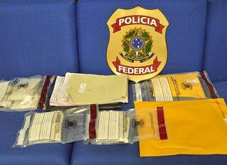 Polícia Federal apreendeu dinheiro e documentos durante operação.(Foto: Anderson Gallo/Diário Online)
