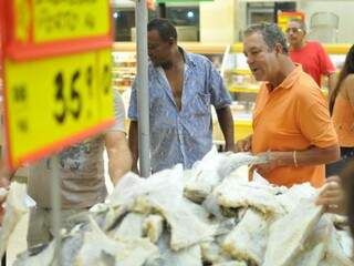 Peixe reconhecido logo de cara pelo excesso de sal, à venda são só dois tipos. (Foto: Alcides Neto)