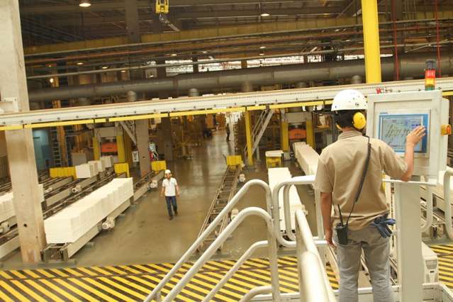 Apesar da crise, ind&uacute;strias de papel e celulose crescem 2,72% em 2015 