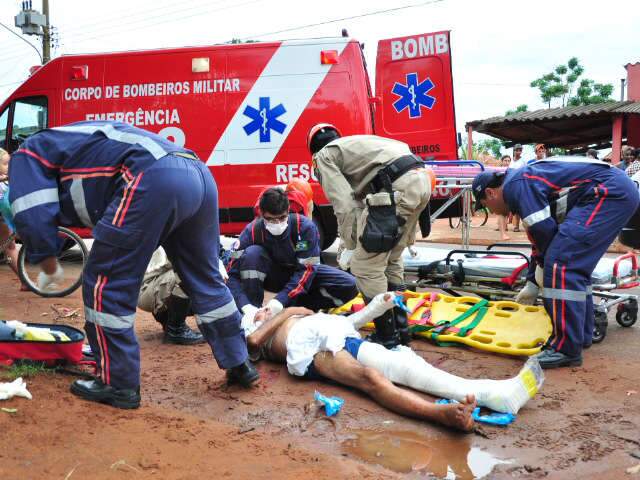  Pedestre fica gravemente ferido ap&oacute;s ser atropelado no bairro Itamarac&aacute; 