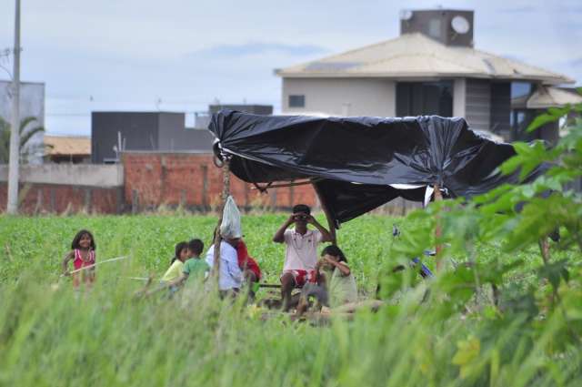 &Iacute;ndio &eacute; ferido a tiros durante invas&atilde;o de fazenda vizinha &agrave; reserva de Dourados
