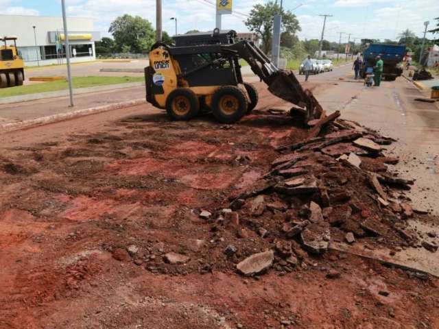 Obra de recupera&ccedil;&atilde;o de rua vai usar 49 toneladas de massa asfaltica