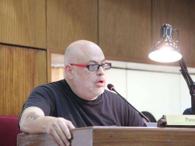 Senador defende morte de cem mil brasileiros que moram no Paraguai