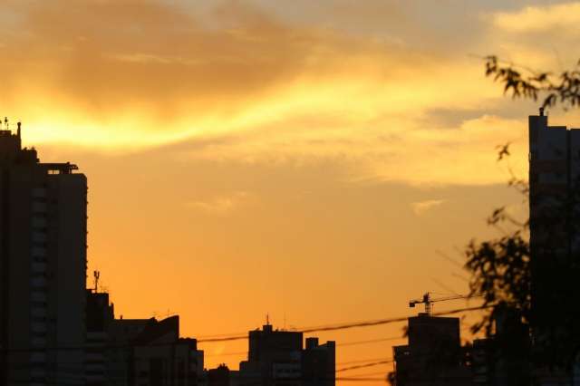 Calor chega aos 36&deg;C hoje com possibilidade de chuva fraca no sul