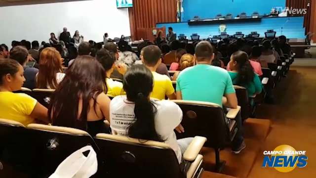Alegando medo de demiss&atilde;o em massa, funcion&aacute;rios da JBS lotam Assembleia