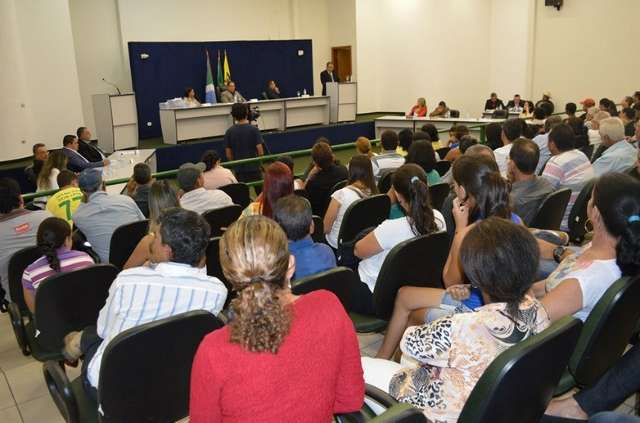 Dois vereadores s&atilde;o cassados por unanimidade em sess&atilde;o hist&oacute;rica 