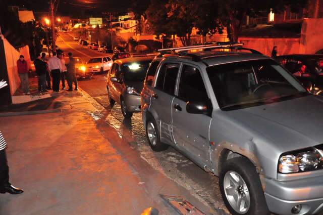  Gol freia por 30m, colide com Tracker e em outros 2 ve&iacute;culos parados