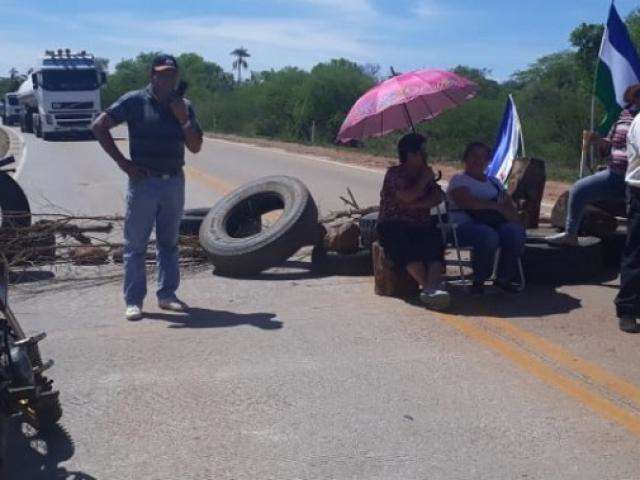 Bloqueio de manifestantes bolivianos chega mais perto de Corumb&aacute; 