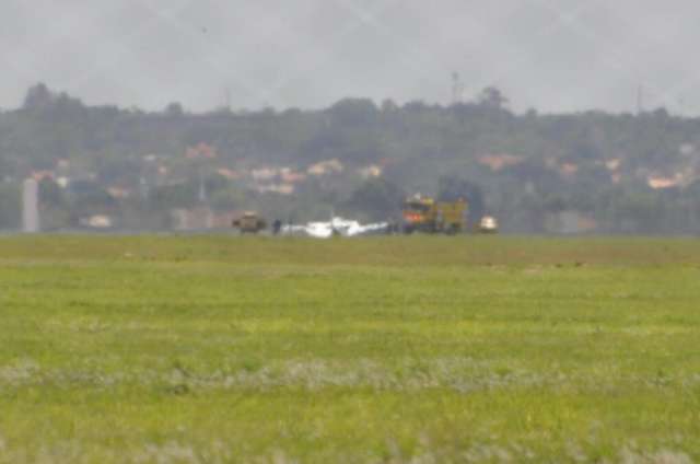 Avi&atilde;o do governo sofre pane e faz pouso de &quot;barriga&quot; no aeroporto 