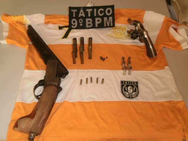  PM prende 7 homens e mulheres com armas, muni&ccedil;&atilde;o e drogas