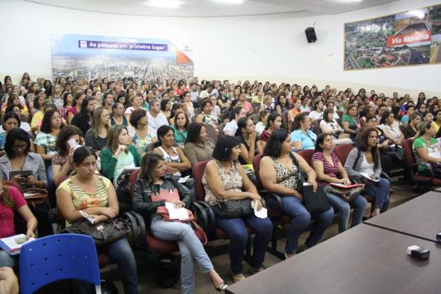 Aulas come&ccedil;am na rede municipal amanh&atilde; sem professores, diz ACP