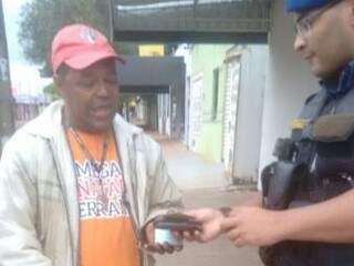 Guarda Municipal devolveu carteira com dinheiro e documento a Ramão Jaime Filho (Foto: Divulgação)