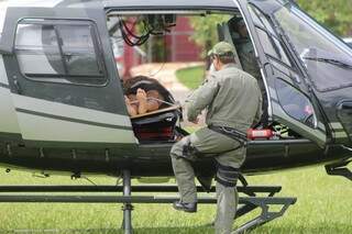 Policial chegou na Santa Casa por volta de 15h10 a bordo de um helicóptero da Sejusp. (Foto: Marcos Ermínio)