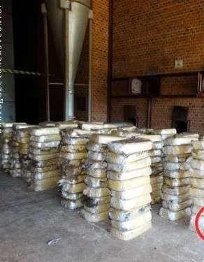 Pol&iacute;cia incinera droga avaliada em R$ 4 milh&otilde;es que era transportada em pneus