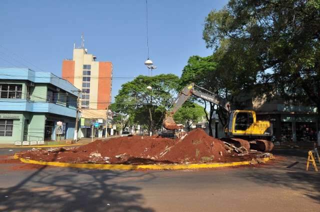 Para melhorar tr&acirc;nsito, prefeitura troca rotat&oacute;rias por sem&aacute;foros