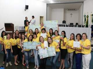 Professoras da Escola José Martins Flores, que faturou R$ 14 mil, metade do valor da premiação (Foto: Divulgação)