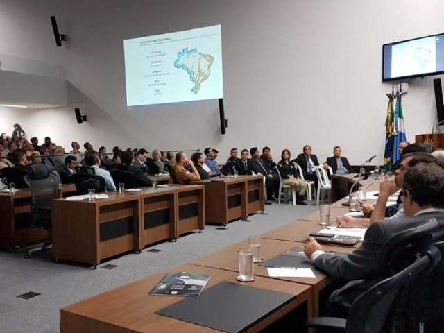 Audi&ecirc;ncia discute solu&ccedil;&otilde;es para o tr&acirc;nsito nas rodovias e nas cidades