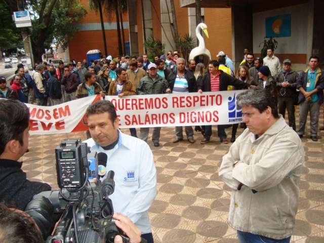 Sem reajuste, terceirizados da Oi continuam em greve