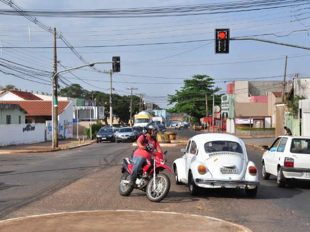 Cruzamento sem sinaliza&ccedil;&atilde;o gera reclama&ccedil;&atilde;o de motoristas na Tamandar&eacute; 