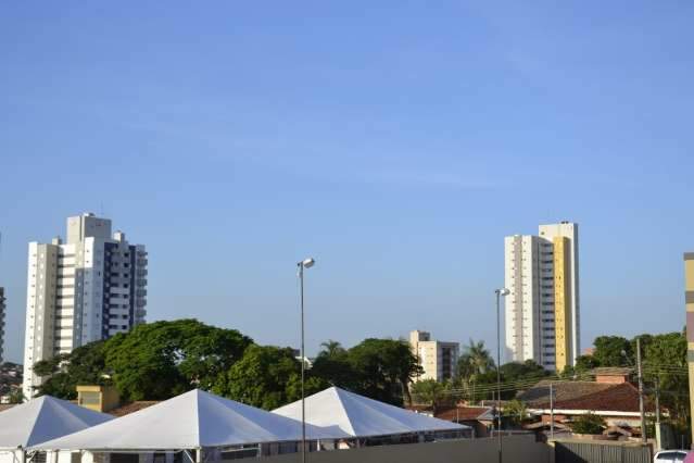Sexta-feira deve ser de calor com pancadas de chuva isoladas