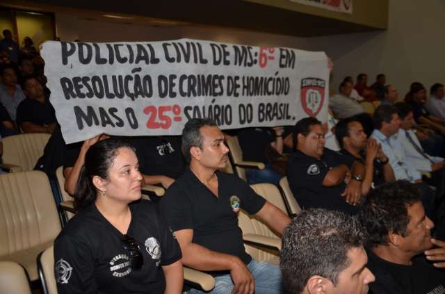 Assembleia vota amanh&atilde; tabelas de reajustes; servidores devem lot&aacute;-la