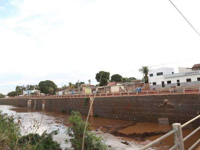 Obras ao longo do Rio Anhandu&iacute; recebem aditivo de R$ 4 milh&otilde;es