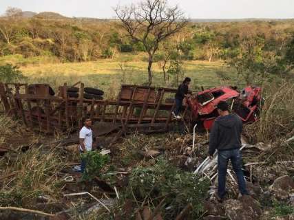 Falha mecânica teria causado acidente com caminhão na Serra de Maracaju
