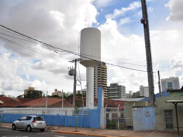  Entidades reclamam de antenas de telefonia, ainda instaladas em escolas
