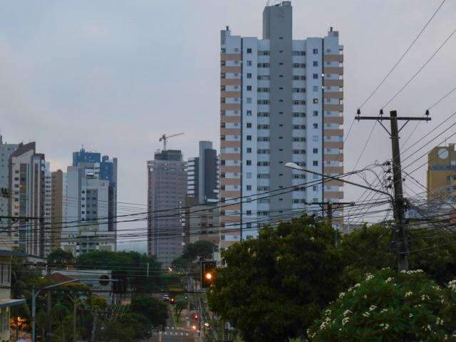 Com dois voos cancelados, aeroporto continua fechado por causa do mau tempo 