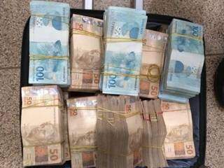 Mala com quase meio milhão de reais encontrados na casa do empresário baleado ontem em Dourados (Foto: Adilson Domingos)
