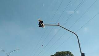 Semáforo na Avenida Ministro João Arinos é alvo de reclamação de motoristas. (Foto: Direto das Ruas)