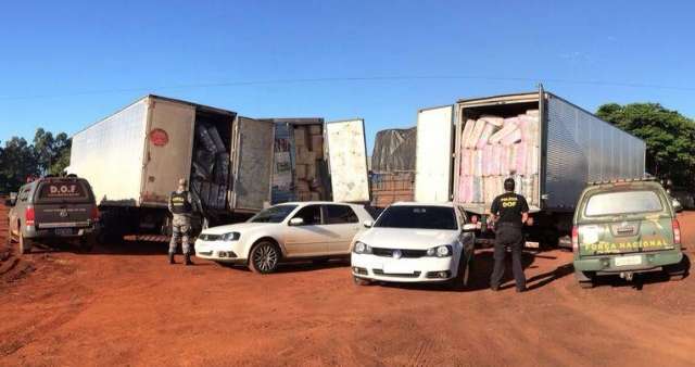 DOF apreende 4 caminh&otilde;es e 2 carros lotados de produtos contrabandeados