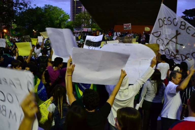 Protesto começou na Praça do Rádio Clube. (Foto: Cleber Gellio)