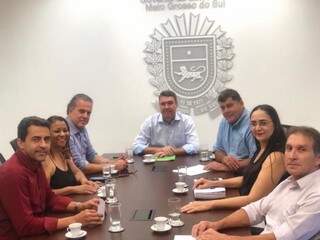Representantes da Fetems se reuniram nesta sexta-feira com o secretário de governo, Eduardo Riedel (Foto: Divulgação/Fetems)