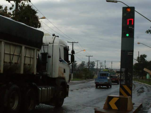  Sem defini&ccedil;&atilde;o de conv&ecirc;nio, lombadas eletr&ocirc;nicas em Dourados seguem inativas