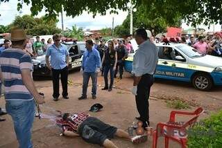 Homem foi encontrado morto na calçada. (Foto: Ponta Porã Informa)