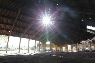 Interior da Rotunda mostra abandono. (Foto: Kísie Ainoã)