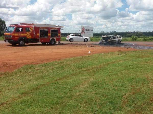 Acidente entre dois carros mata mulher e deixa feridos em rodovia