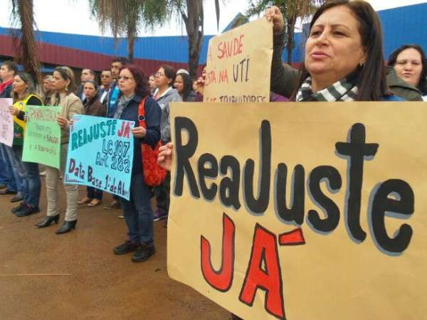 Em dia de protesto, servidores da Sa&uacute;de de Dourados paralisam as atividades