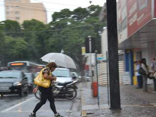 Chuva elevou umidade relativa do ar para 95% em Campo Grande. (Foto: Luciana Brazil)