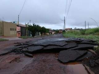 Prefeitura firma parceria de R$ 1,7 milhão com a UFMS para melhorar asfalto Prefeitura firma parceria de R$ 1,7 milhão com a UFMS para melhorar asfalto
