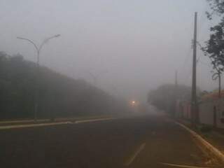 Na região do Guanandi, visibilidade é baixa nesta manhã. (Foto: Viviane Oliveira)