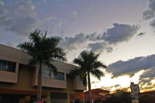 C&eacute;u amanhece com nuvens e dia ser&aacute; quente em Campo Grande