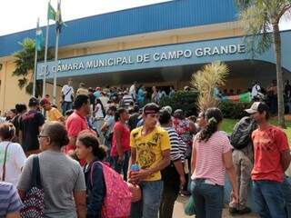 Famílias do Jardim Samambaia lotaram a Câmara de Vereadores em novembro (Foto: Izaias Medeiros/CMCG)