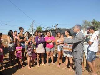Paulo Ângelo reunido com moradores do Canguru (Foto: divulgação)