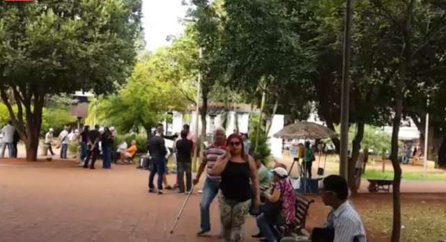 AO VIVO: Manifesta&ccedil;&atilde;o atrai poucas pessoas &agrave; Pra&ccedil;a Ary Coelho, na Capital