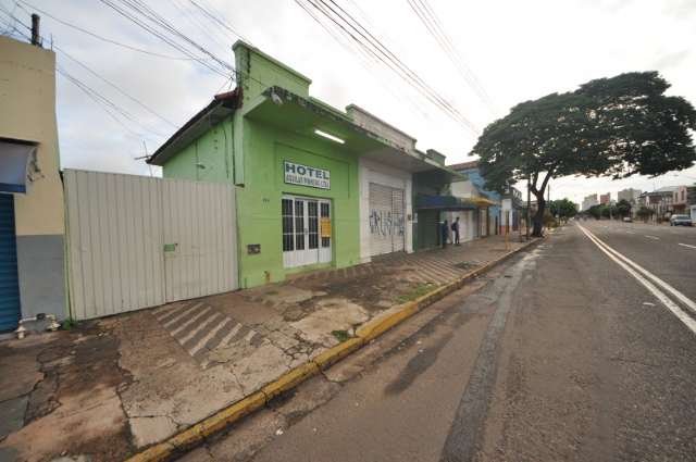 Ao defender adolescente da f&uacute;ria de ex, homem &eacute; morto a facadas